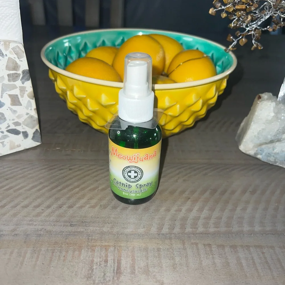 Catnip Spray with Honeysuckle - Green